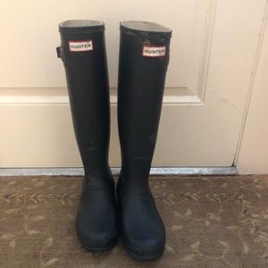 Navy blue hunter boots size 8